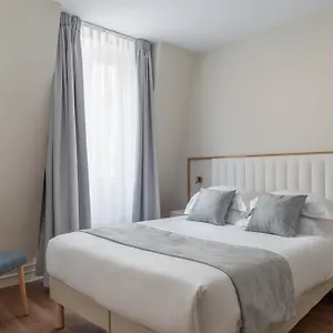 Des Deux Avenues Otel