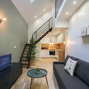 https://lille-centre-superbe-duplex-cozy-et-equipe.lillehotels.org